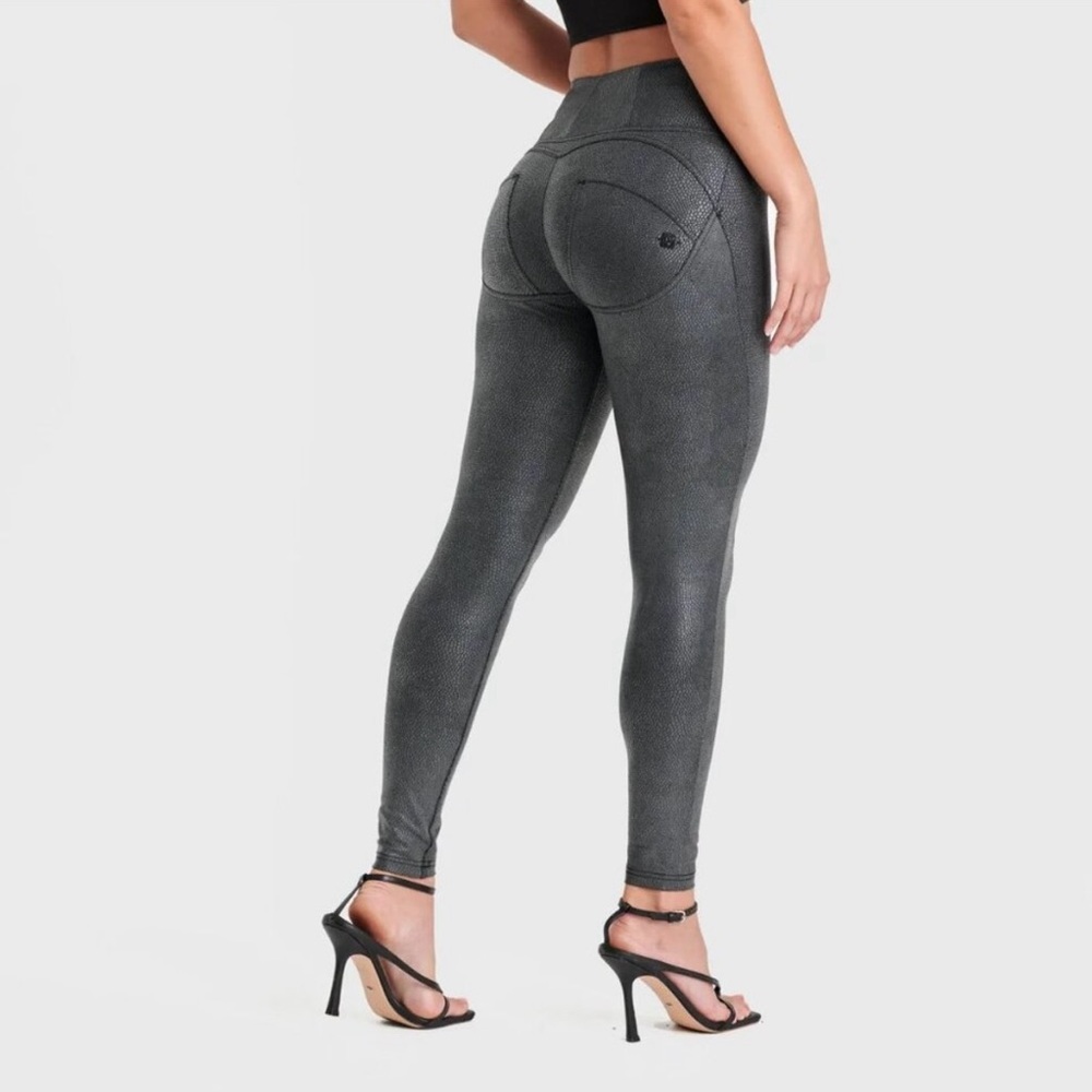 Freddy WR.UP® Snake Skin High Waisted
Full Length (XS) Pants Leggings